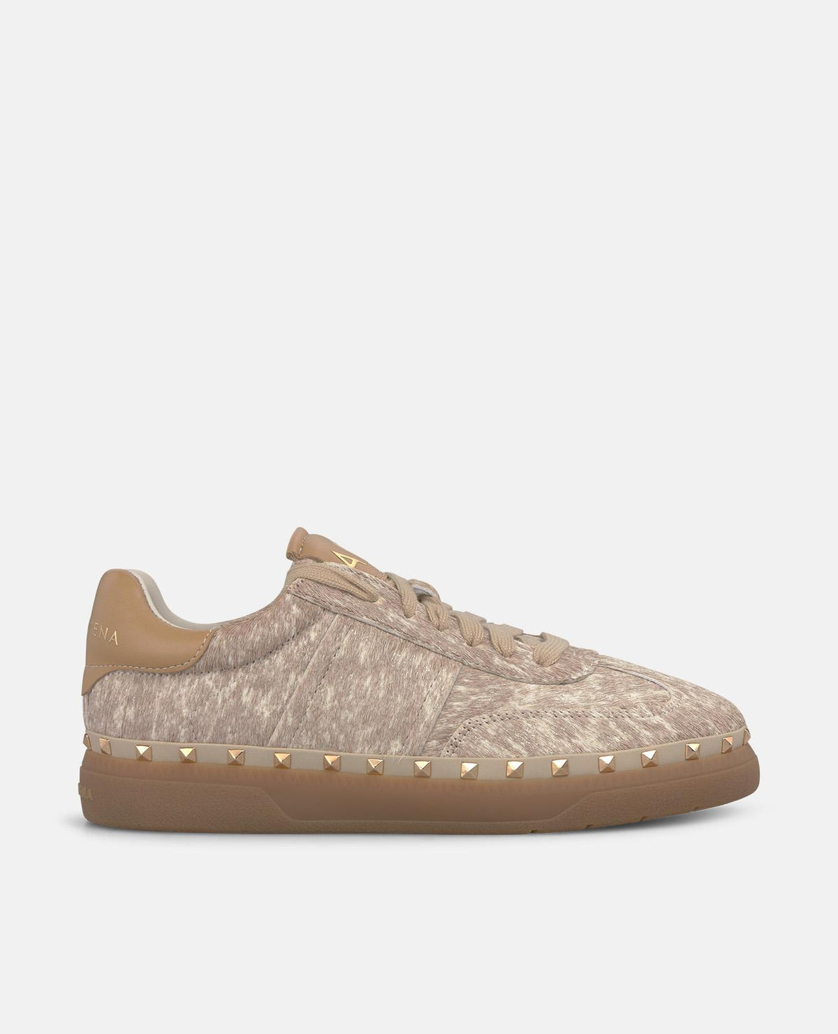 DEPORTIVA PELO CON TACHAS METÁLICAS