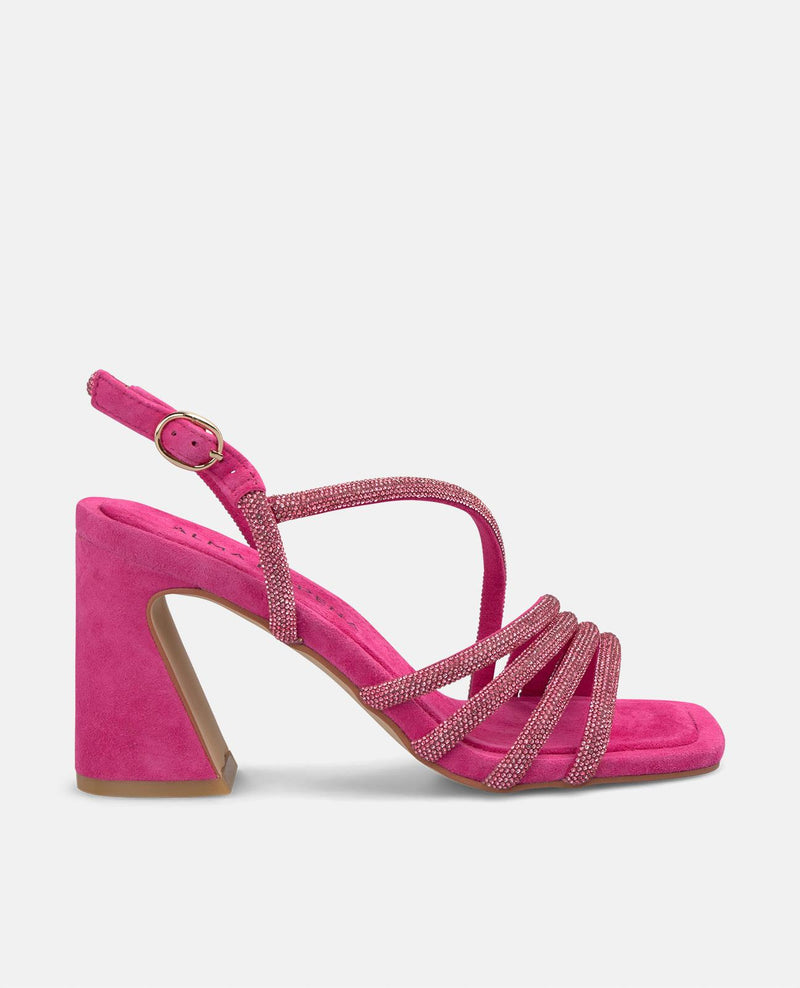 SANDÁLIA COM TIRAS BRILHANTES