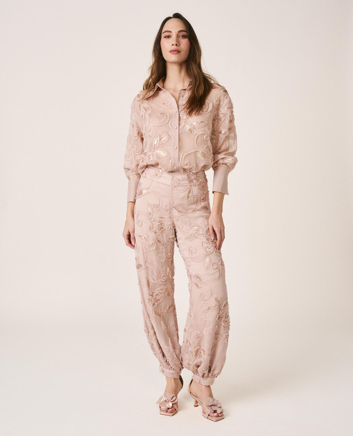 PANTALONI CON MOTIVI FLOREALI