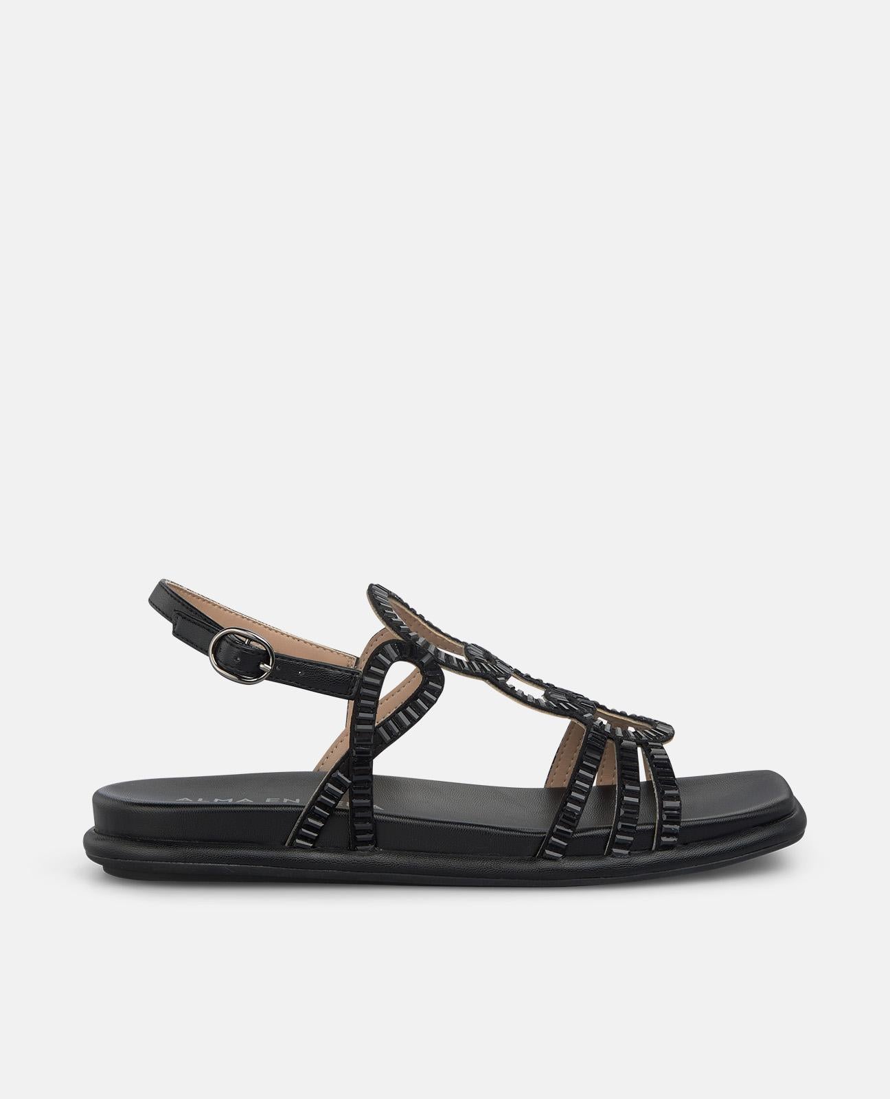 Sandálias rasas com tiras entrelaçadas