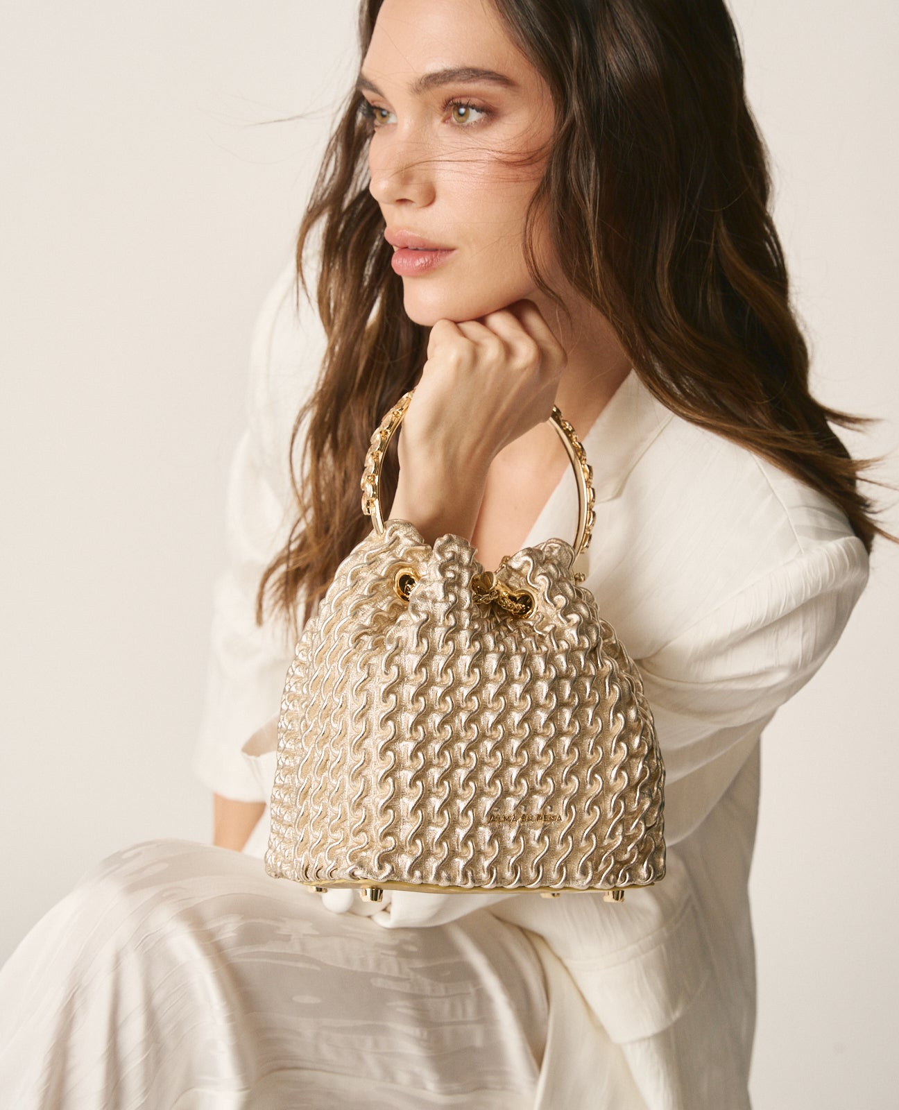 BOLSO BOMBONERA RELIEVE
