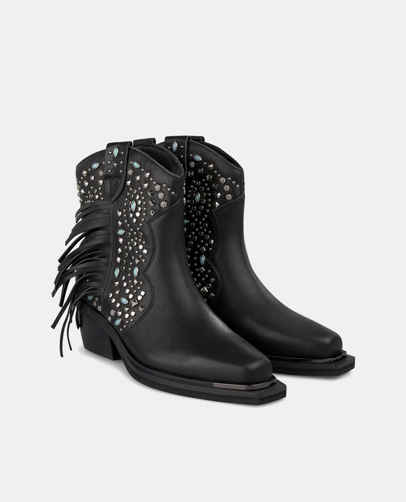 FLAT ANKLE BOOT WITH BANGS