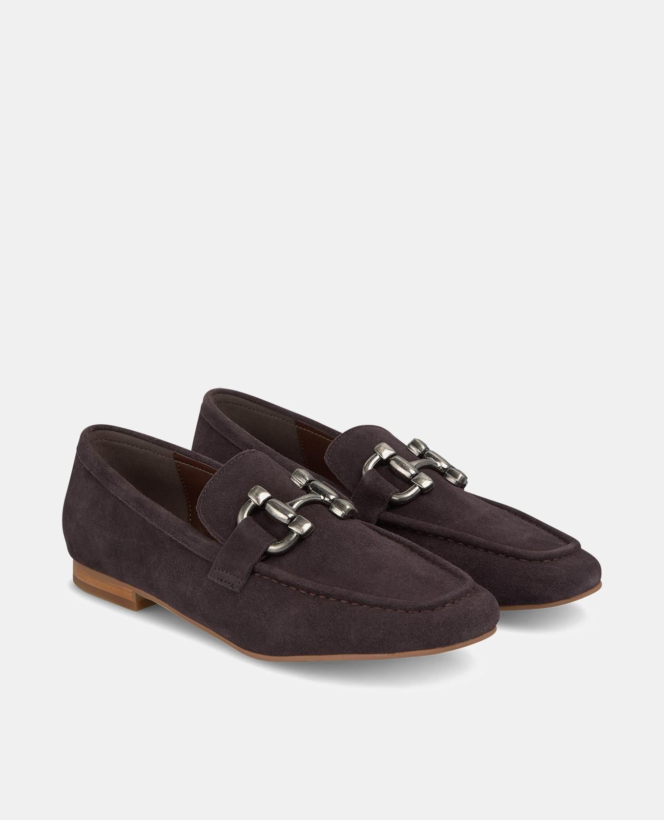 MOCCASIN WITH METAL STIRRUPS