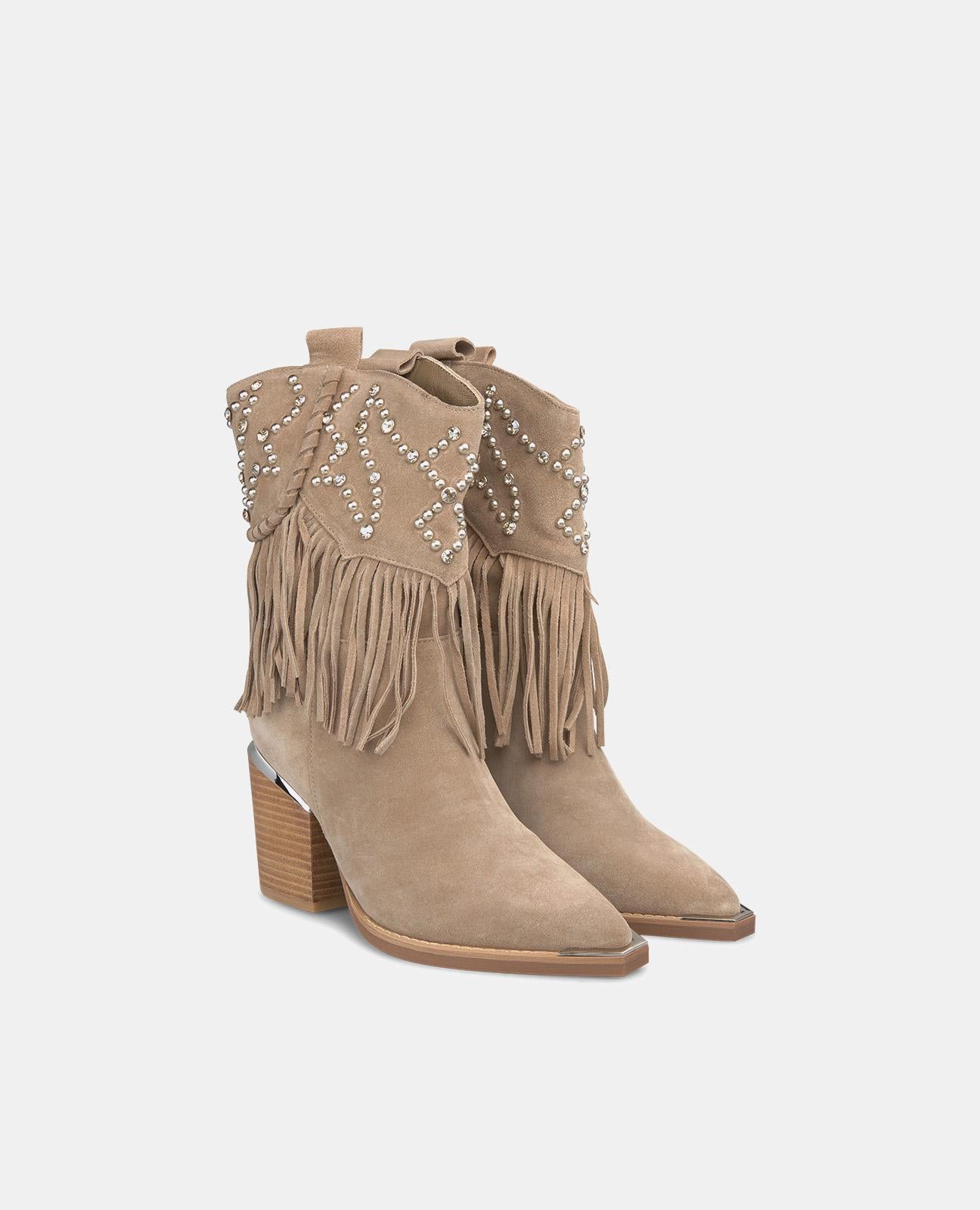 BOTTINES AVEC CLOUS ET FRANGES