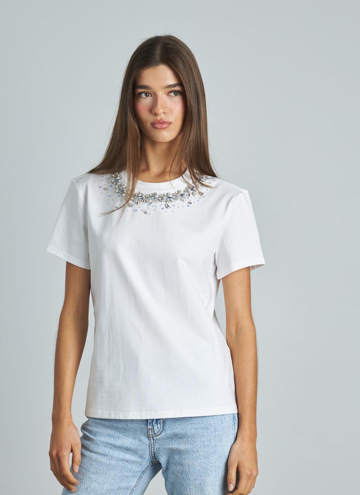 T-SHIRT À COL AVEC STRASS