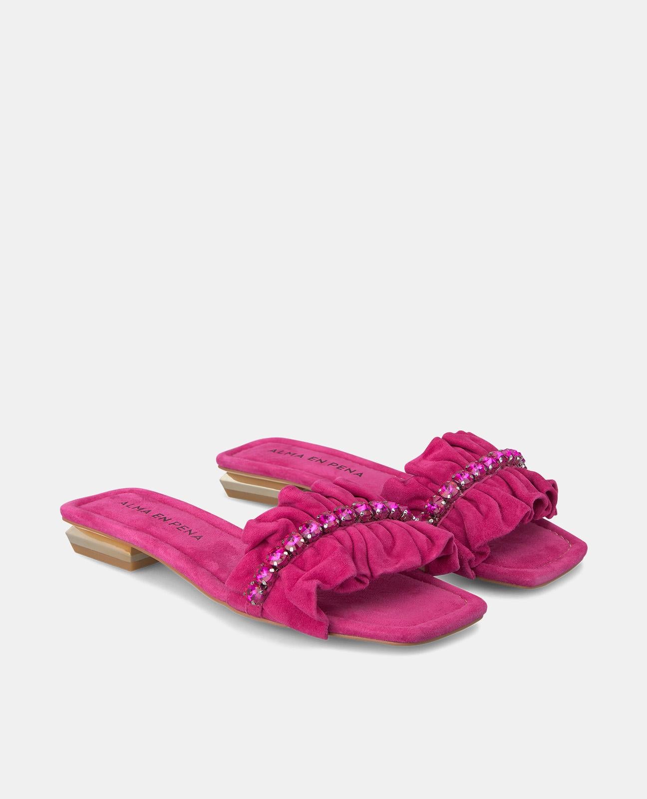 RUFFLED FLAT SANDAL