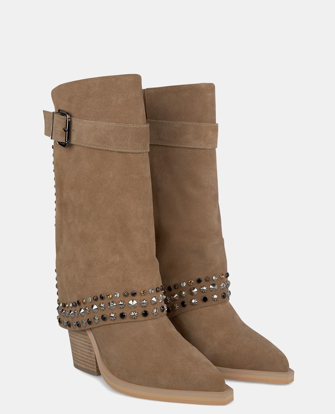 BOOT WITH STUDS AND BUCKLE