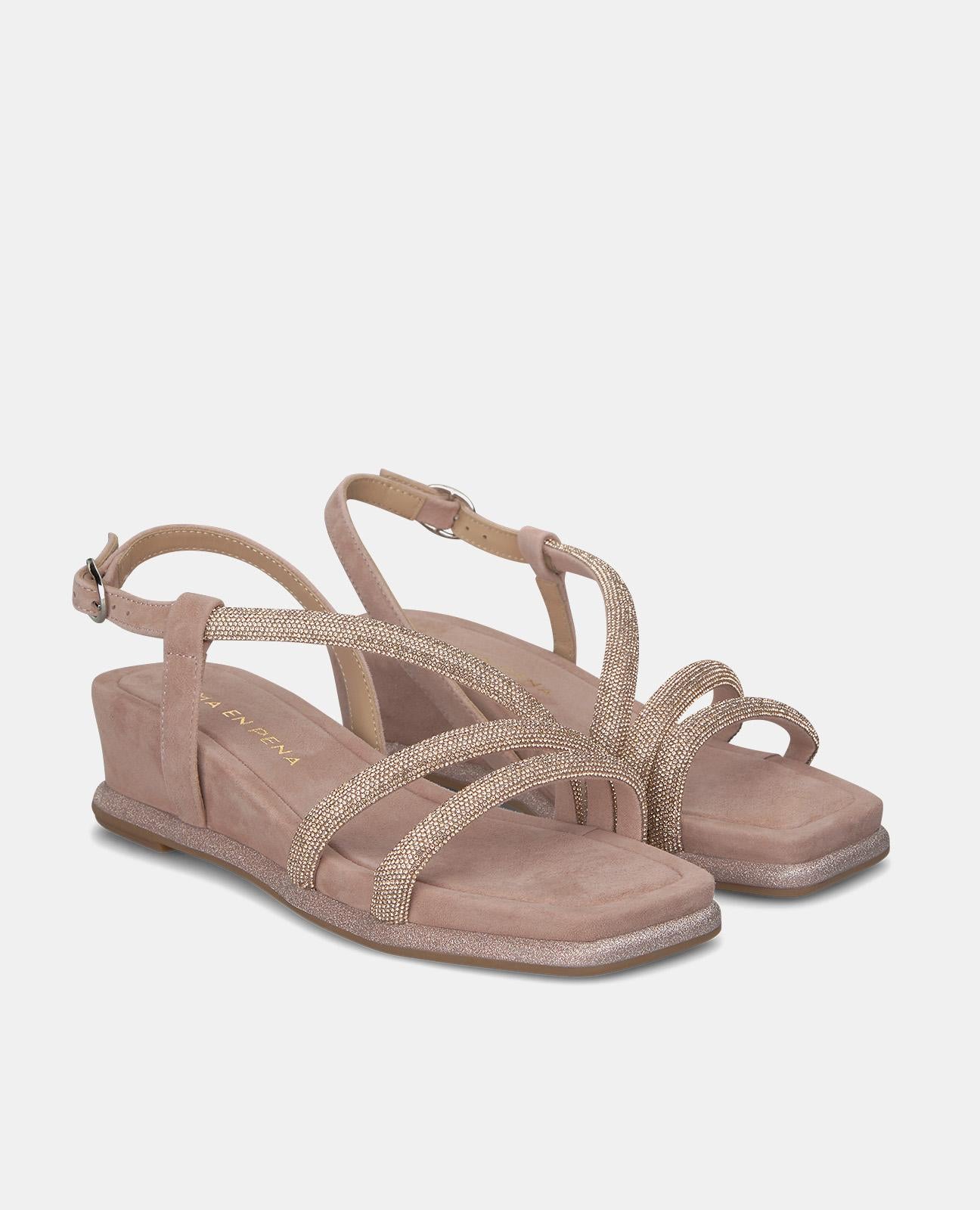 MID WEDGE WITH STRAPS