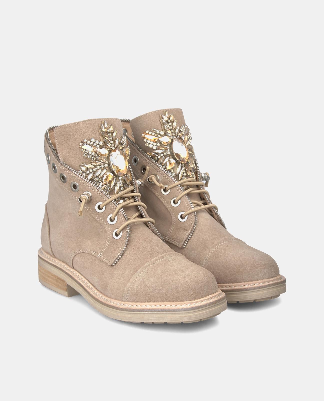 FLAT LACE-UP ANKLE BOOT