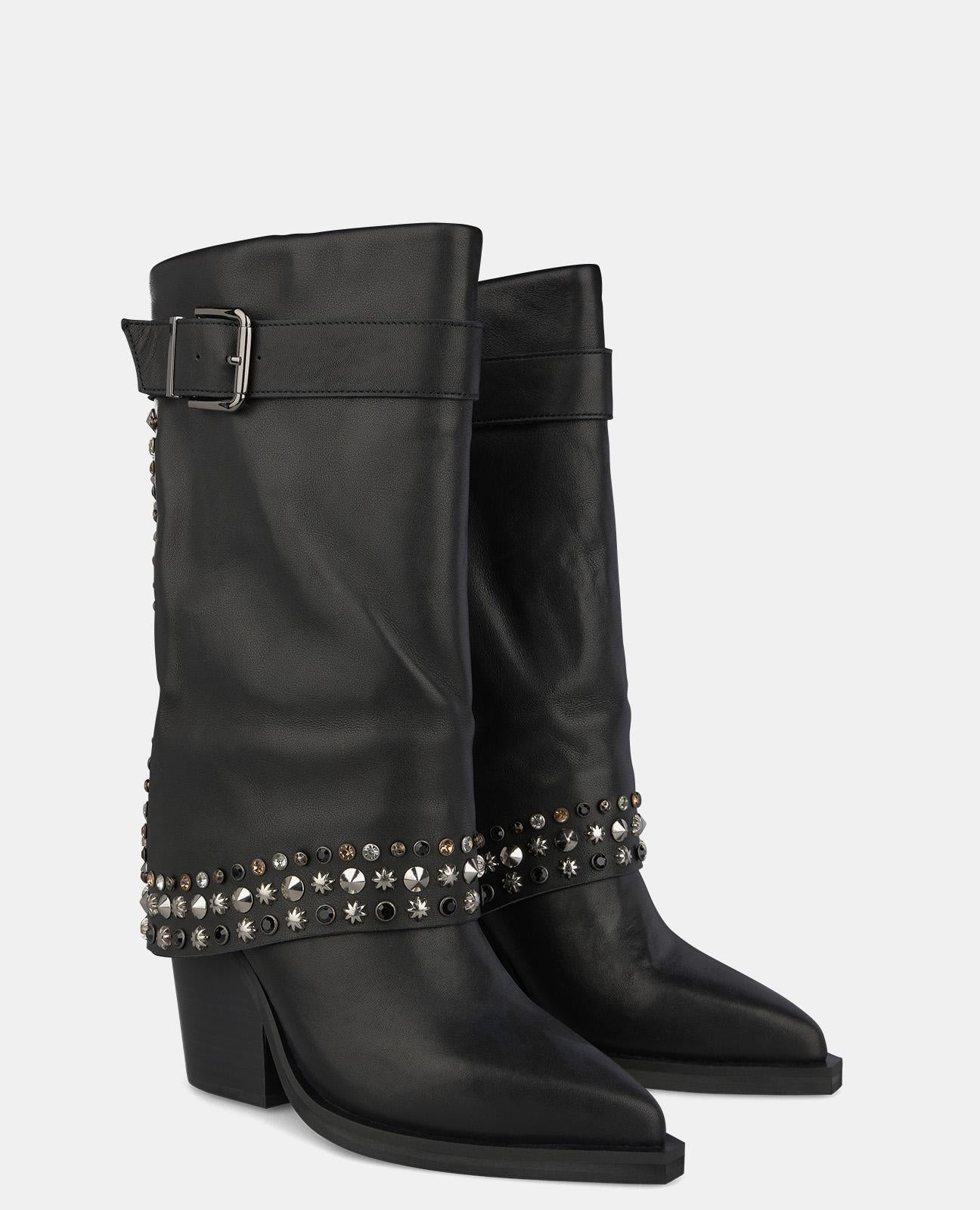 BOOT WITH STUDS AND BUCKLE