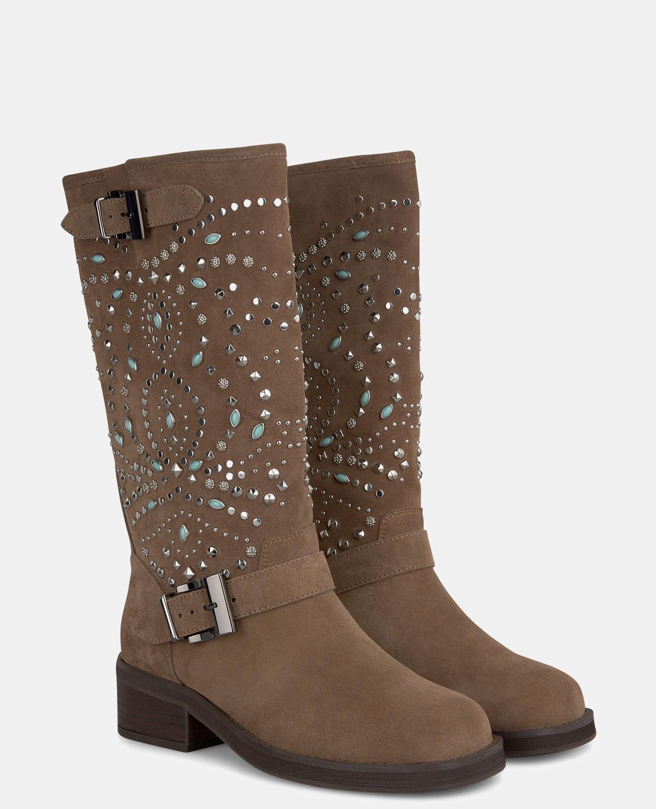 BOTA HEBILLAS CON TACHAS