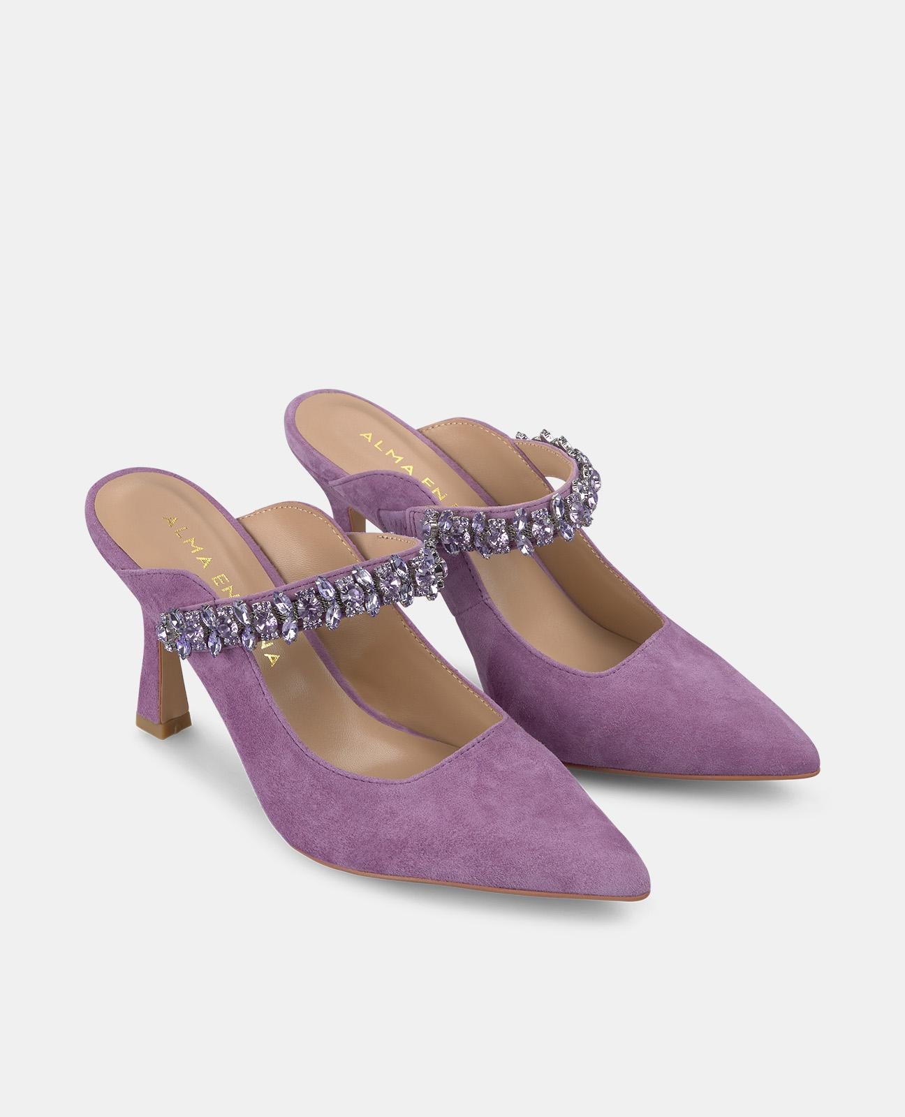 STRASSBESETZTE PUMPS