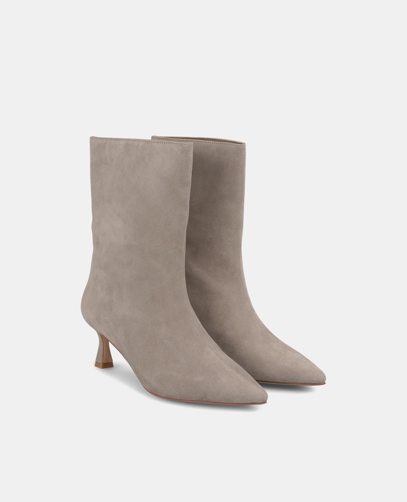 SHARP TOE ANKLE BOOT