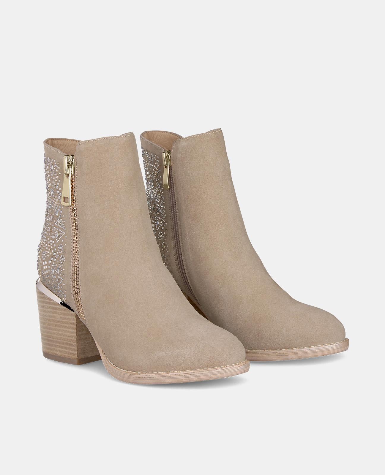 ANKLE BOOTS WITH SIDE ZIPPERS