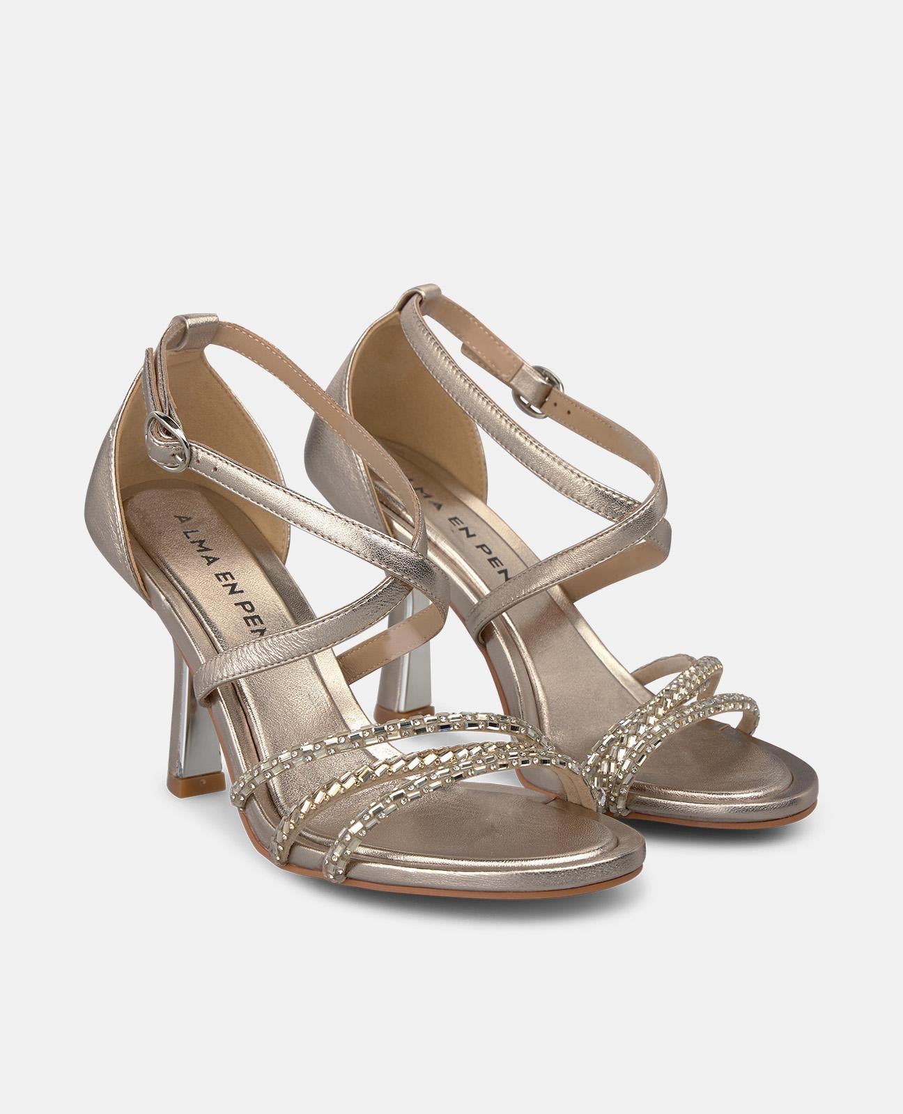 SANDALIA DE PIEL METALIZADA CON PULSERA
