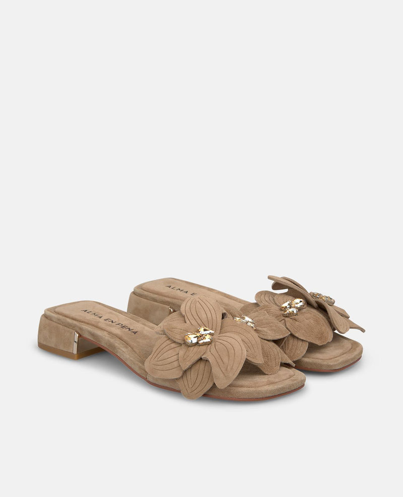 SANDALIA TACON CON FLOR FRONTAL
