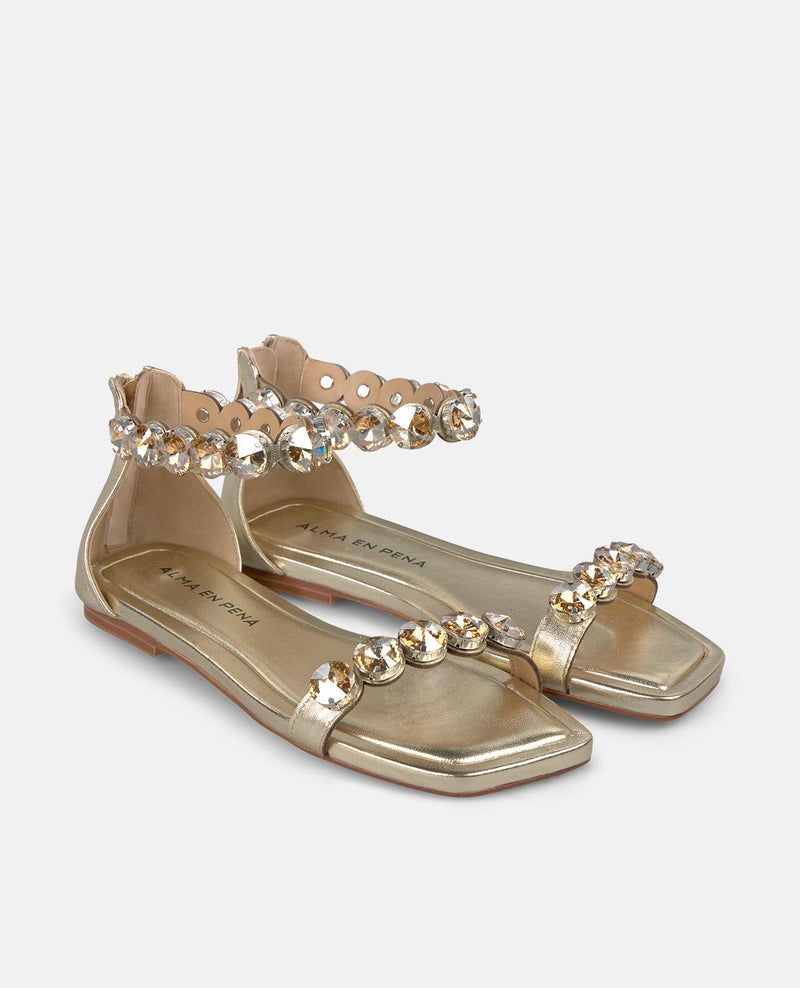 FLAT SANDAL STRAPS DETAIL