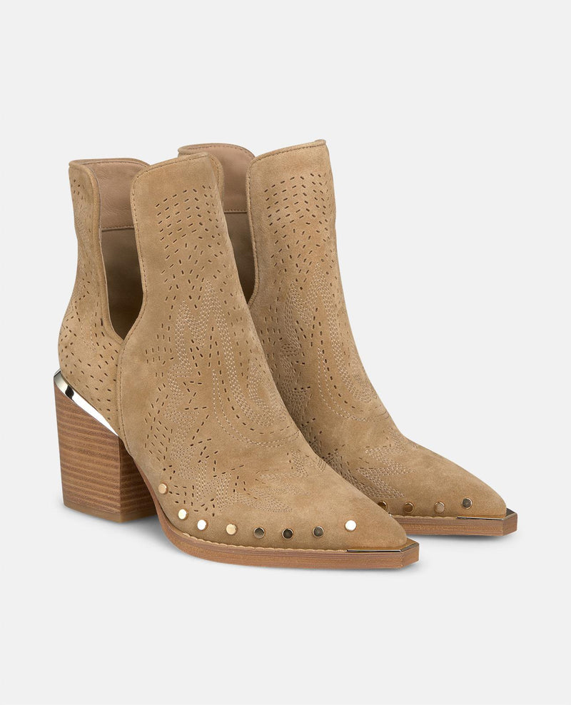 HEELED ANKLE BOOT WITH OPENING