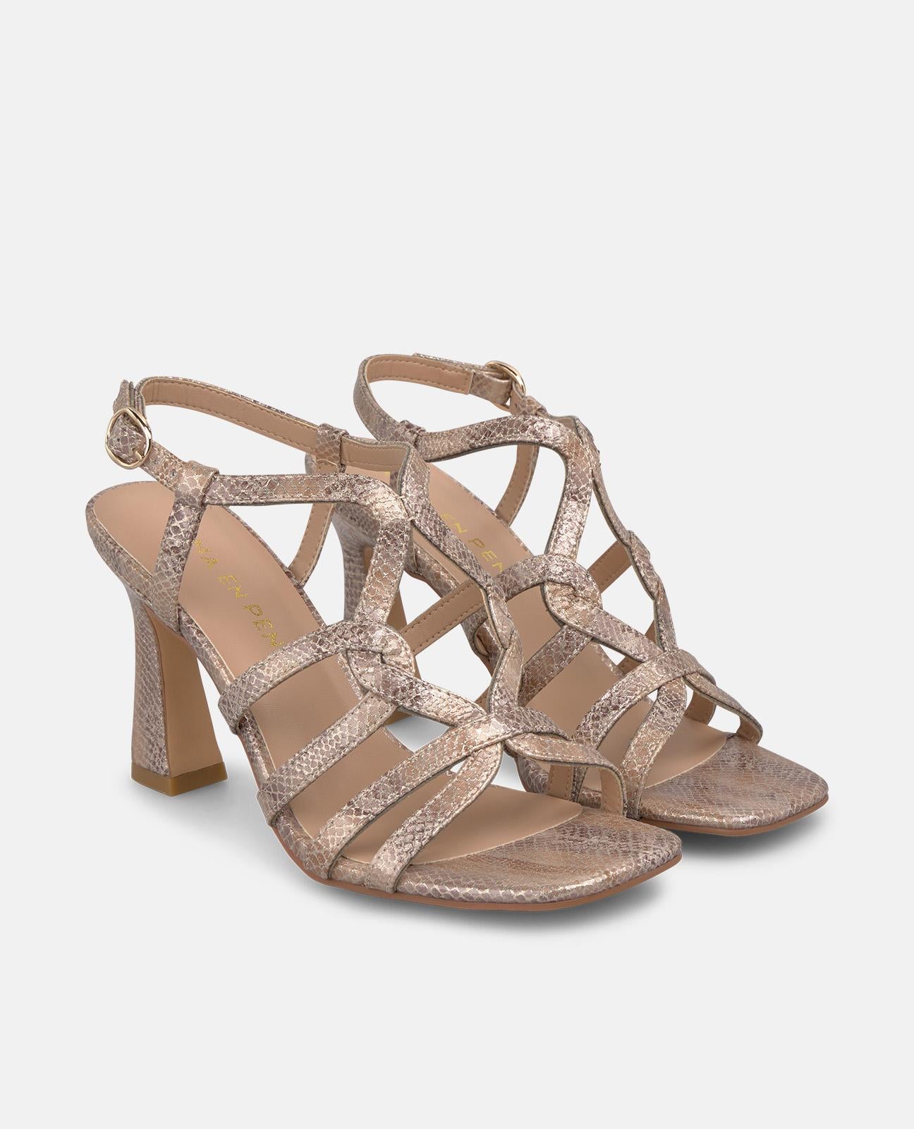 SANDALIA MEDIA MULTITIRAS