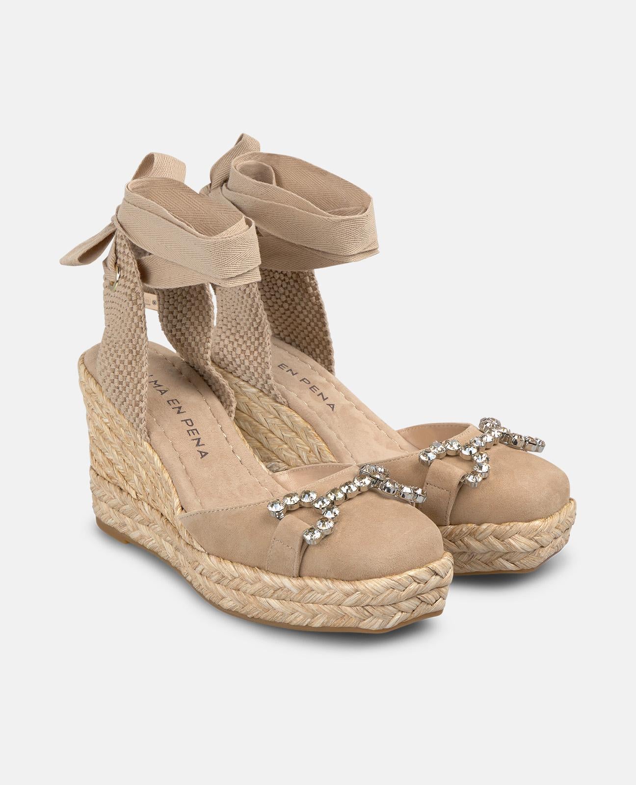 CUÑA ANUDADA CON ESTRIBO