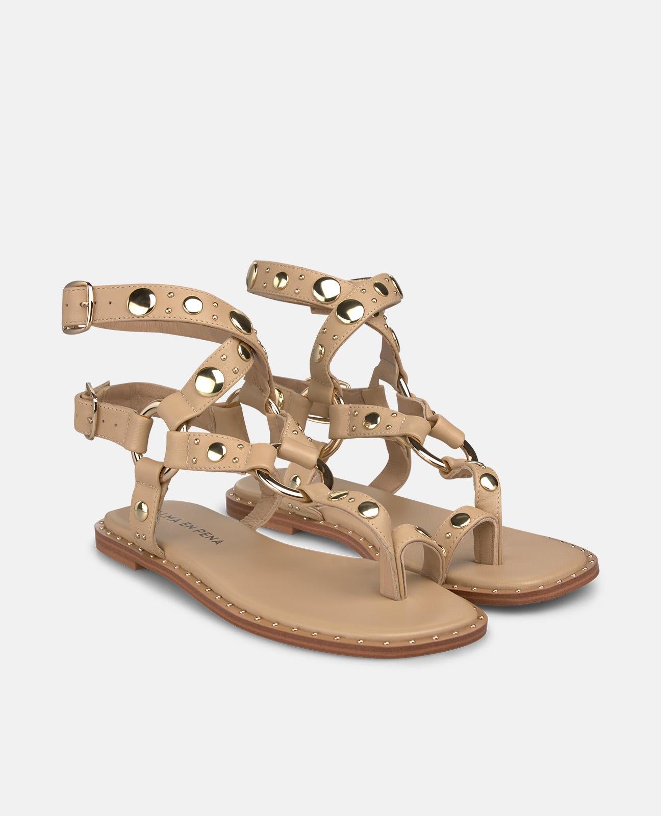 SANDALIA CON TACHUELAS