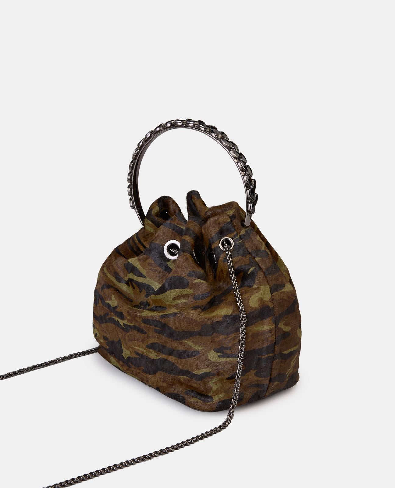 SACO COM PENDENTE E PORMENOR DE PINGENTE