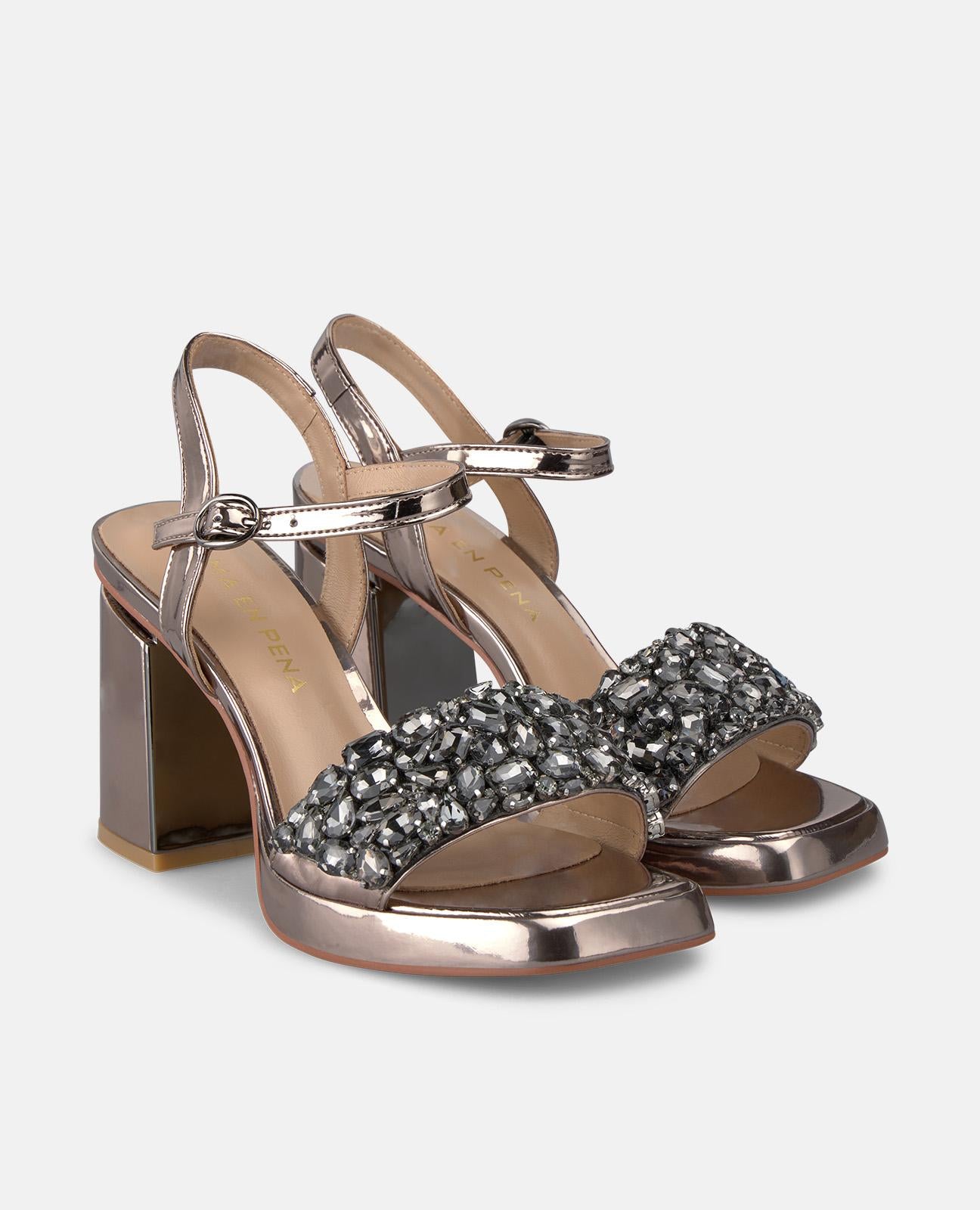SANDALE À TALON PERLÉ