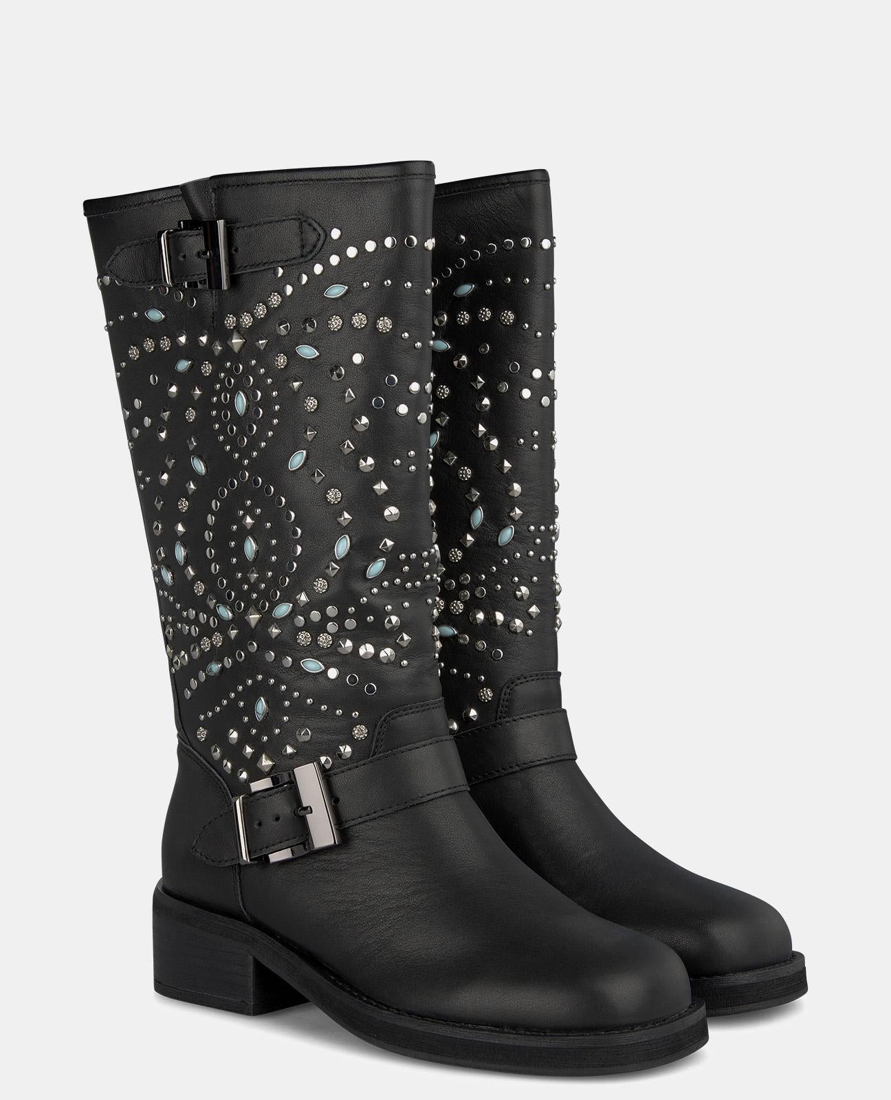 BOTTE À BOUCLE AVEC CLOUS