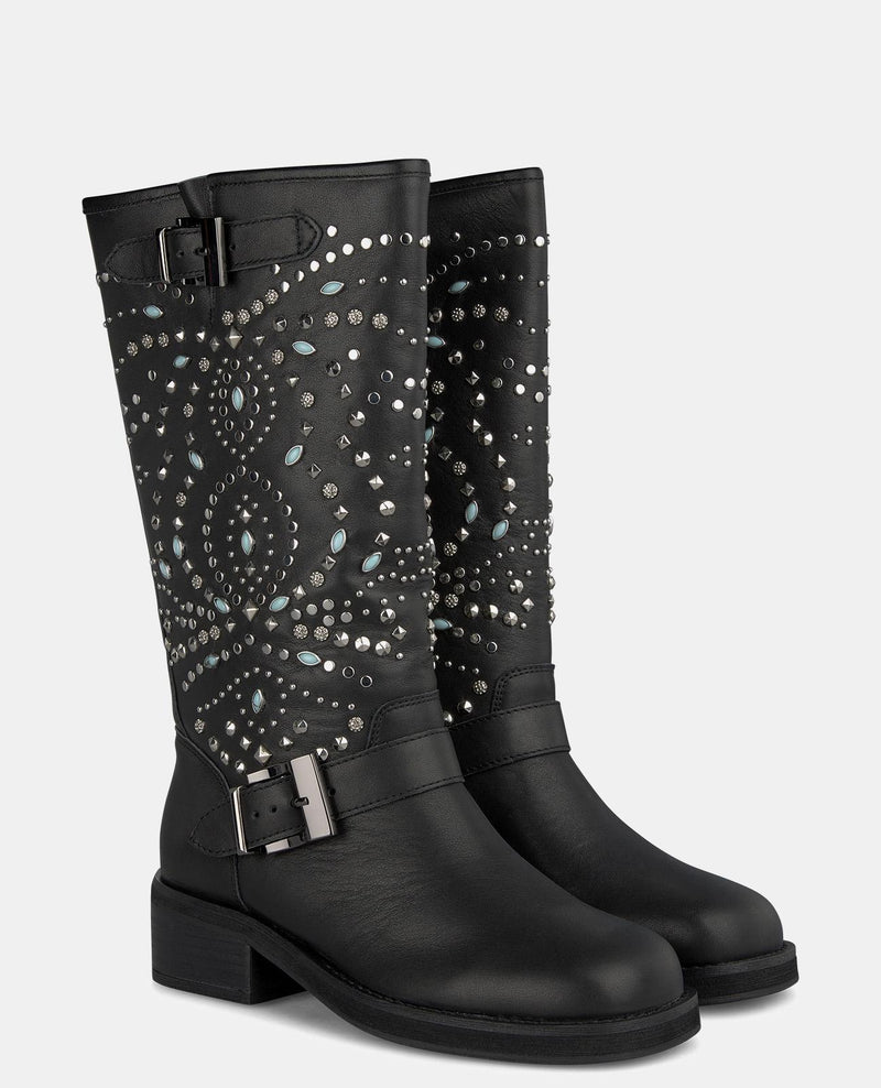 BOTA DE FIVELA COM TACHAS