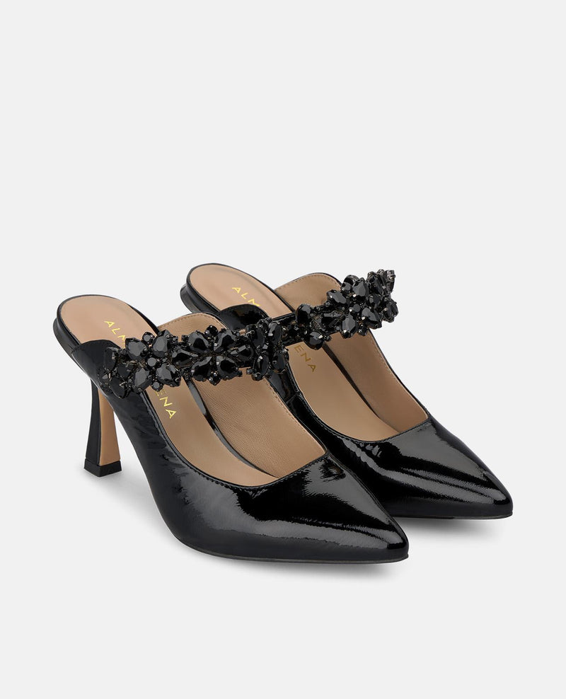 ZAPATO DE TACÓN DESTALONADO DE CHAROL