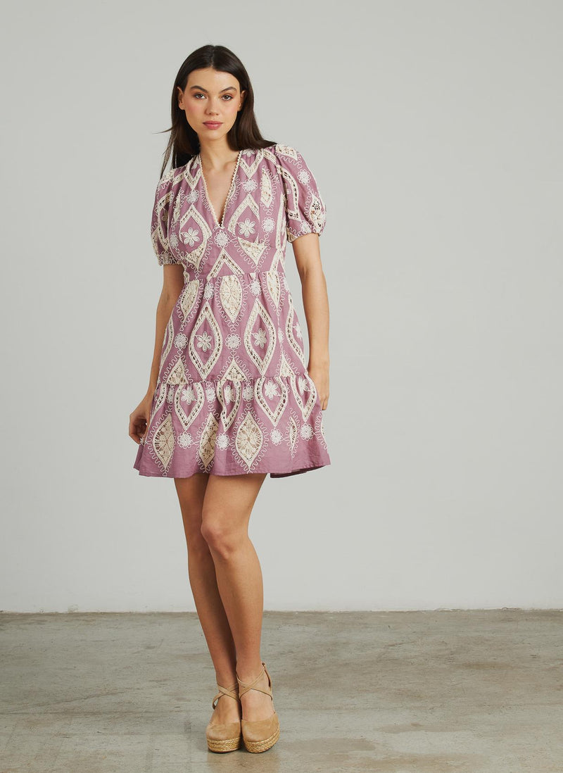 VESTIDO CORTO BORDADOS
