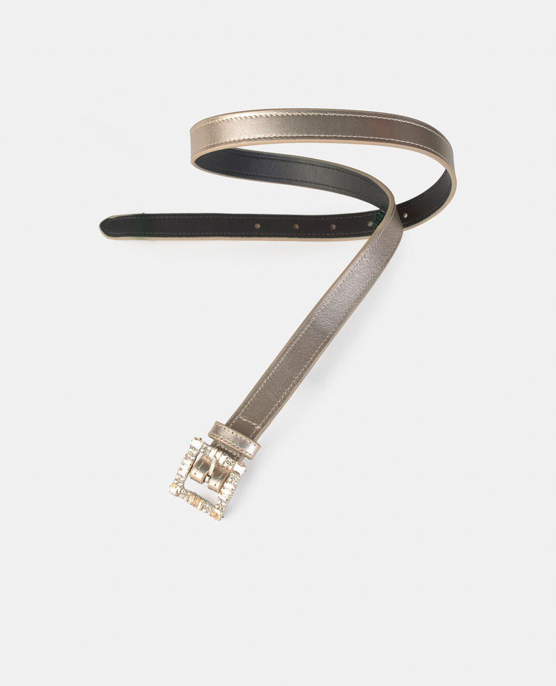 BELT WITH BUCKLE DETAIL