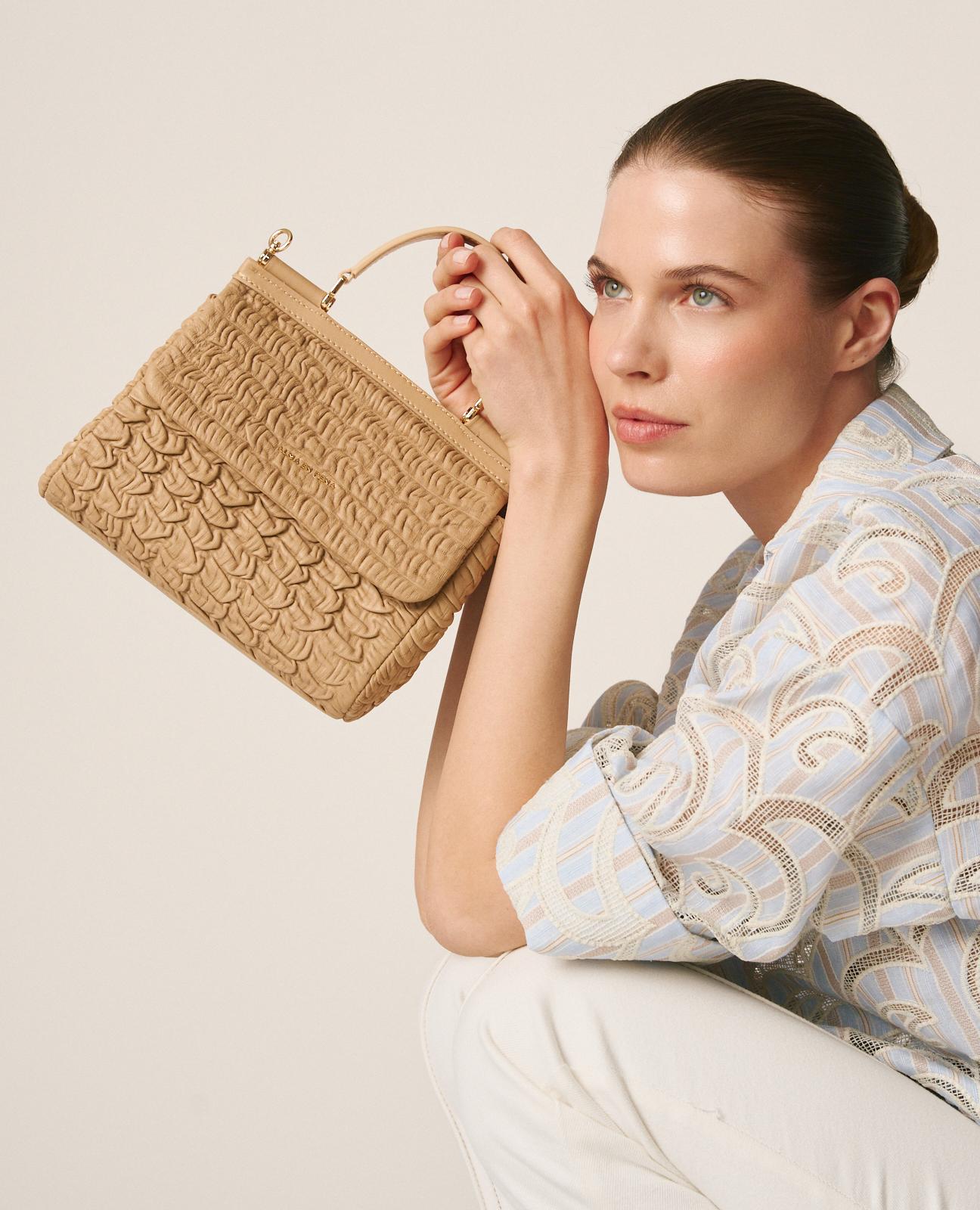 BOLSO EN RELIEVE