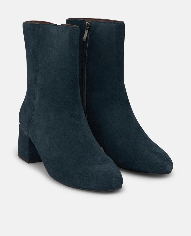 SUEDE ANKLE BOOTS WITH A ZIPPER CLOSURE
