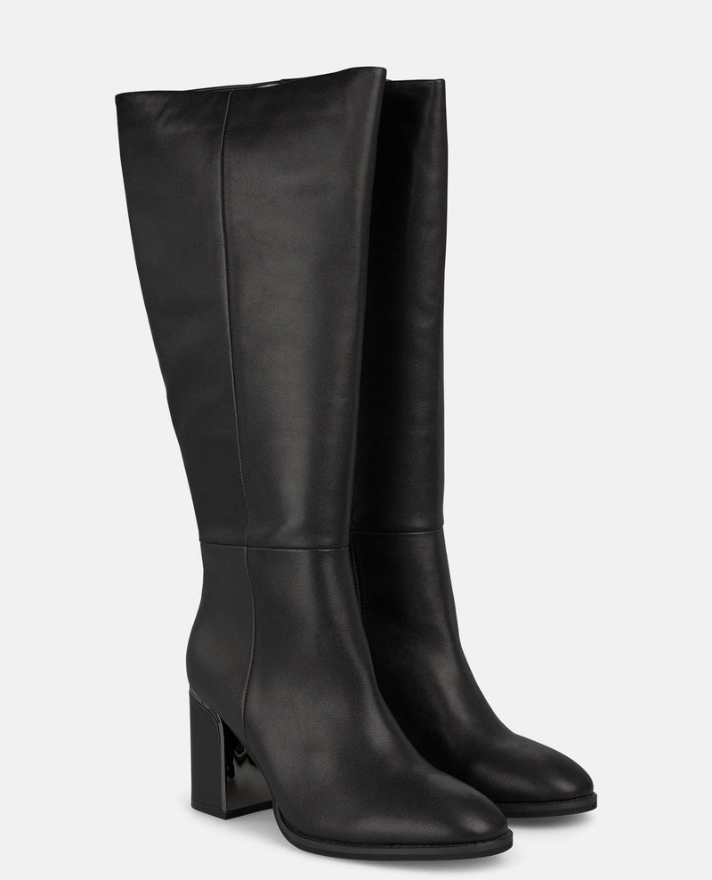 BOTA CON TACÓN ANCHO