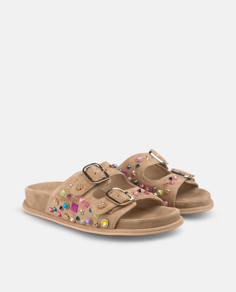 SANDALIA HEBILLAS CON TACHAS MULICOLOR