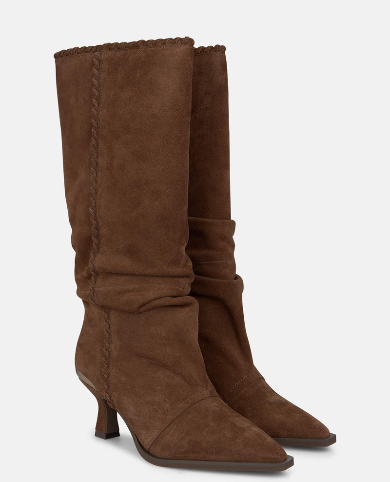 LEATHER BOOTS WITH A GATHERED EFFECT