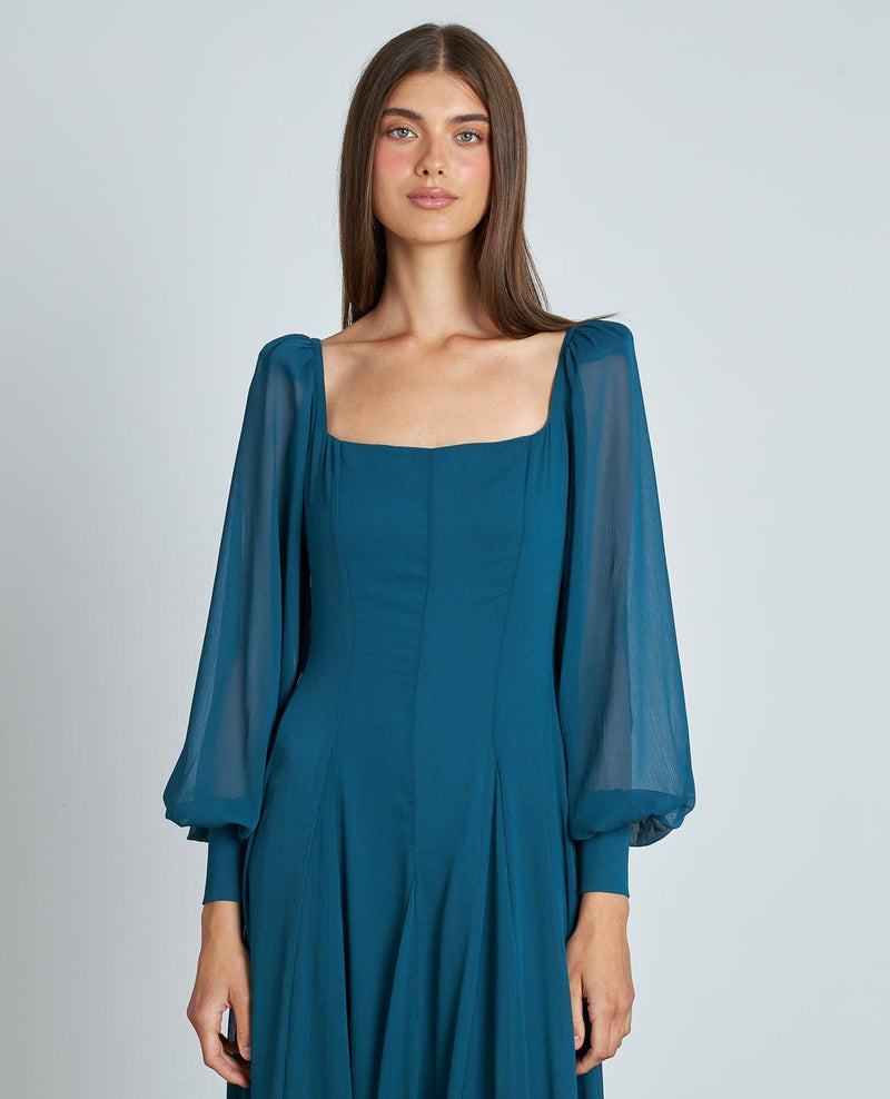 ROBE LONGUE À MANCHES BOUFFANTES