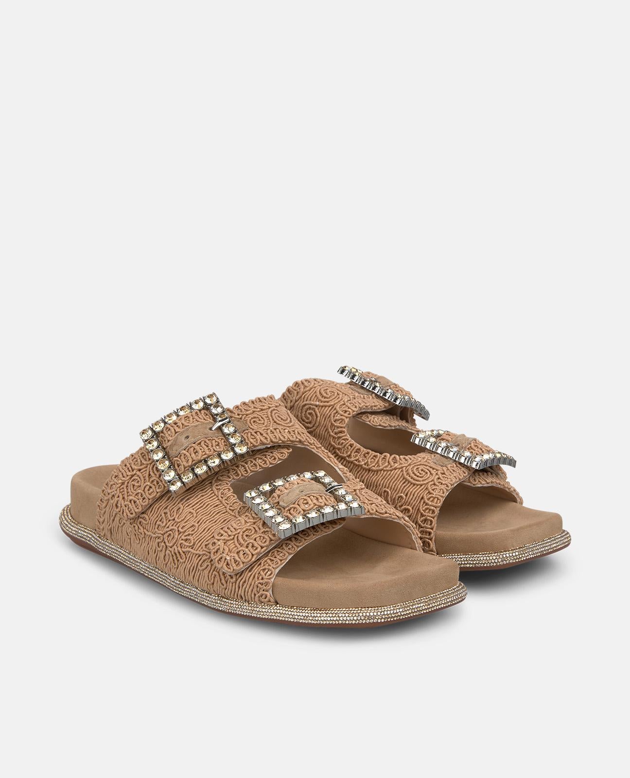 SANDALIA PLATAFORMA CON HEBILLAS