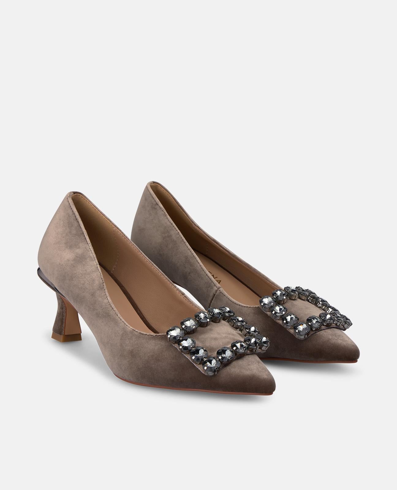 ZAPATO TACÓN TERCIOPELO CON ADORNO