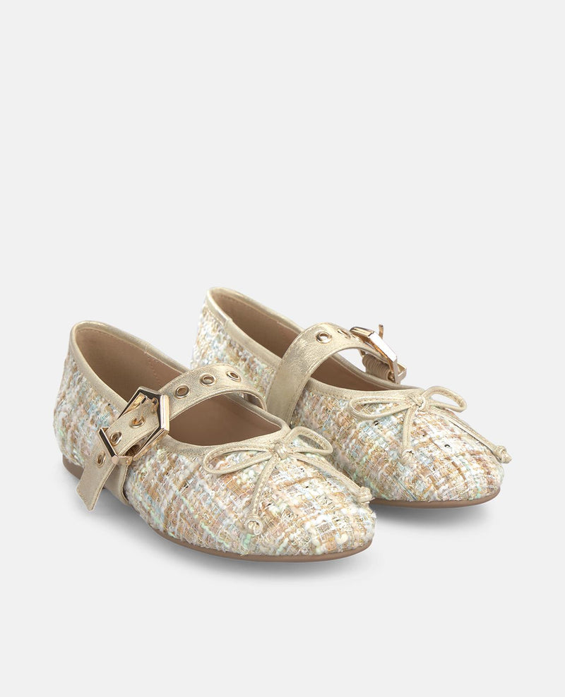 SANDÁLIA RETA COM DETALHE DE FIVELA