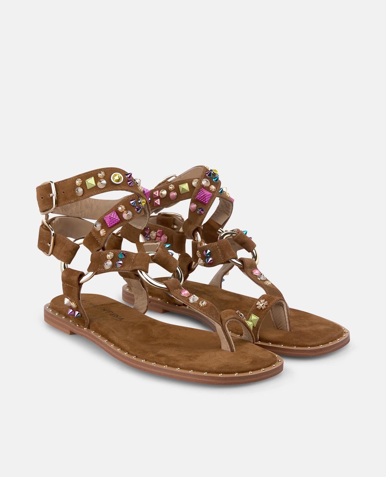 FLAT SANDAL WITH CIRCULAR BUCKLE