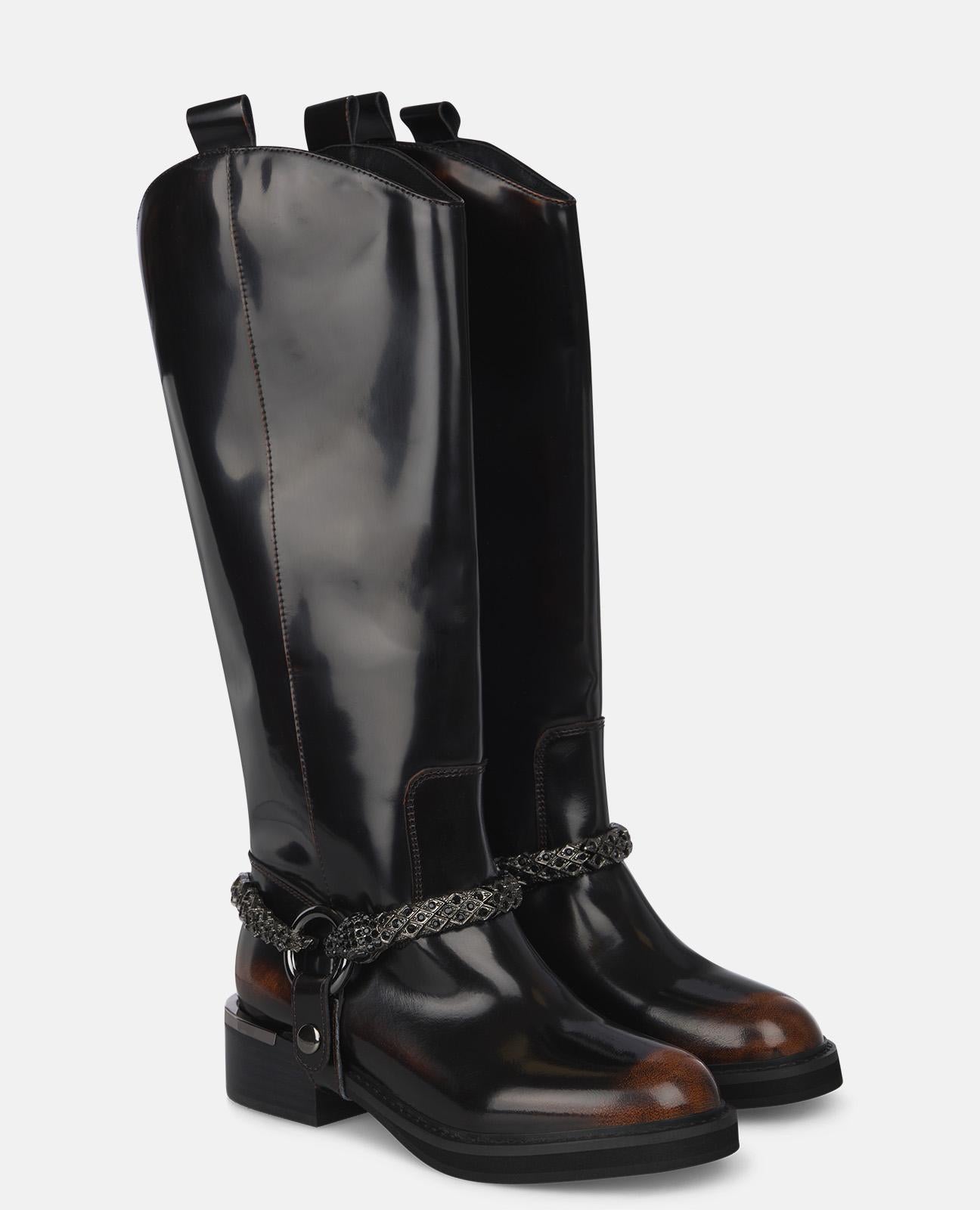 BOTA PLANA DETALLE SERPIENTE