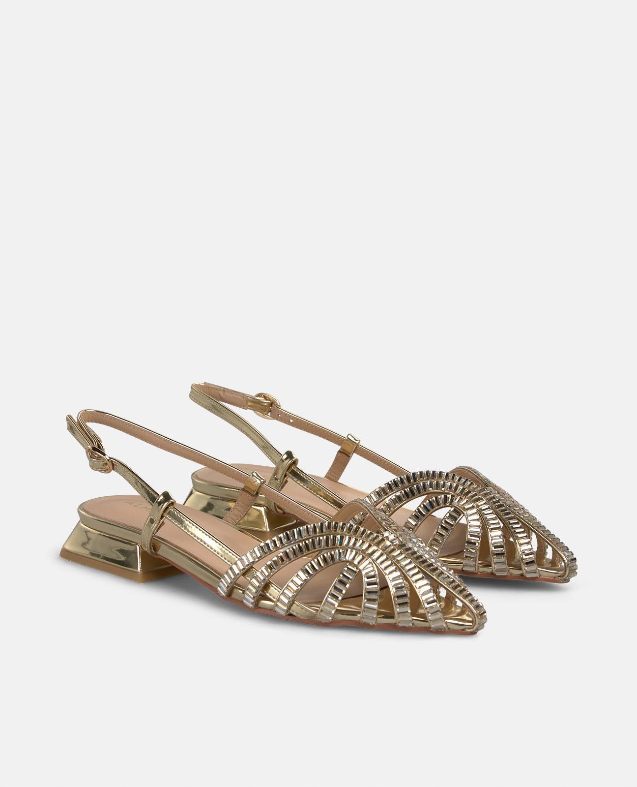 STRASSBESETZTE CLOGS