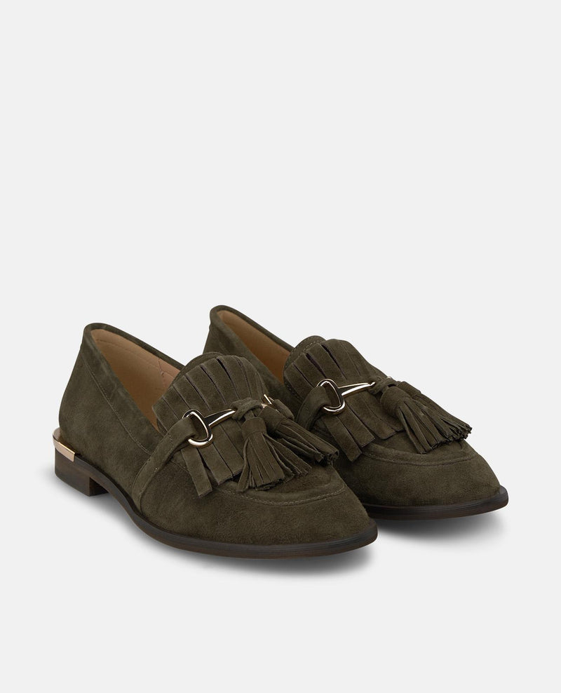 MOCASÍN DE ANTE CON BORLAS