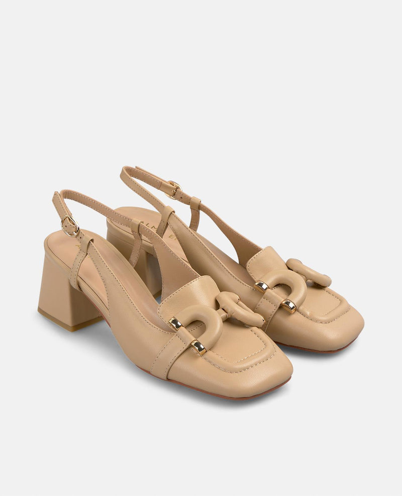 PORMENOR DO SAPATO DE SALTO ALTO