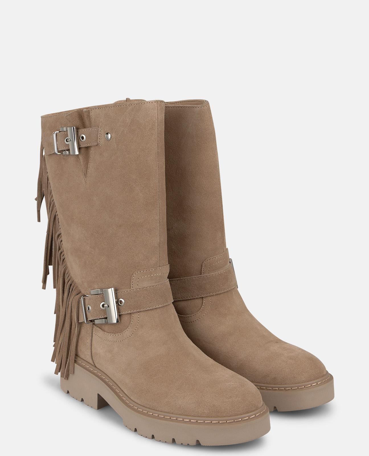 BOTA DE PIEL CON FLECOS