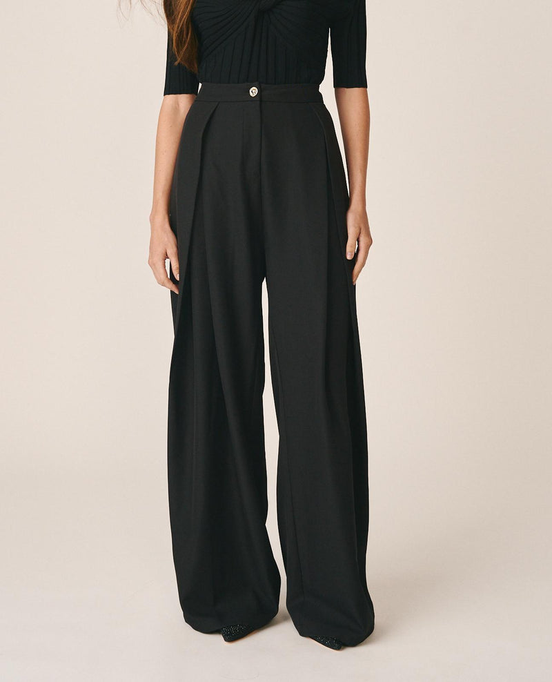 PANTALÓN SARGA CON PINZAS
