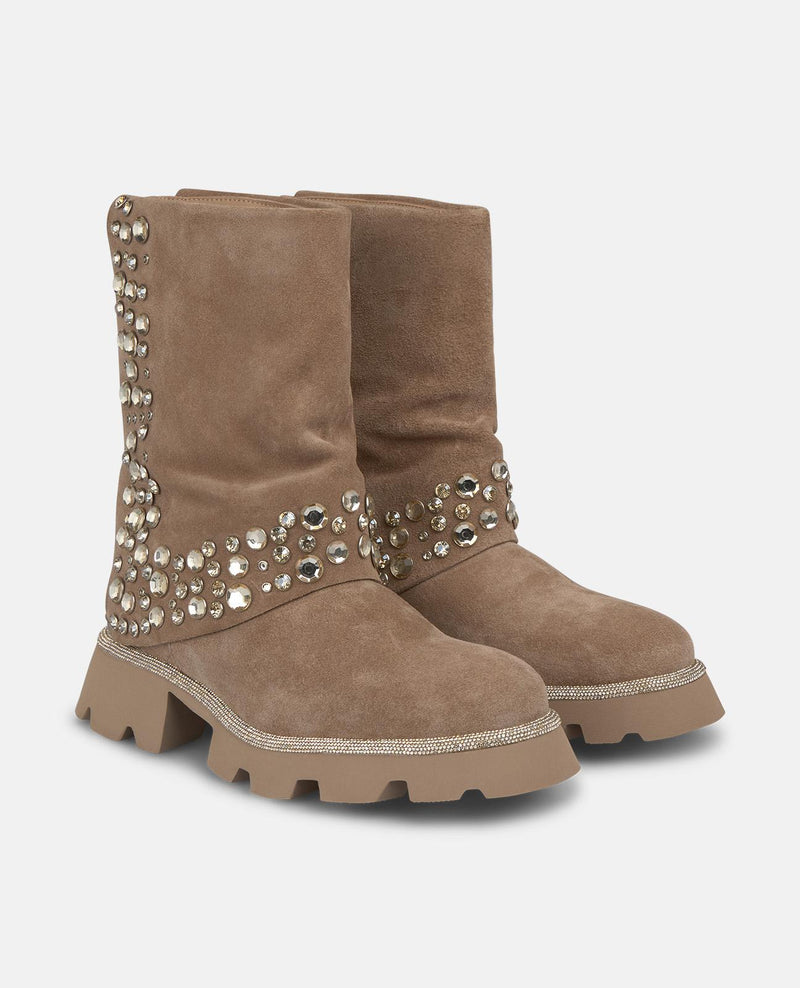 BOTÍN TACHAS SUELA TRACK