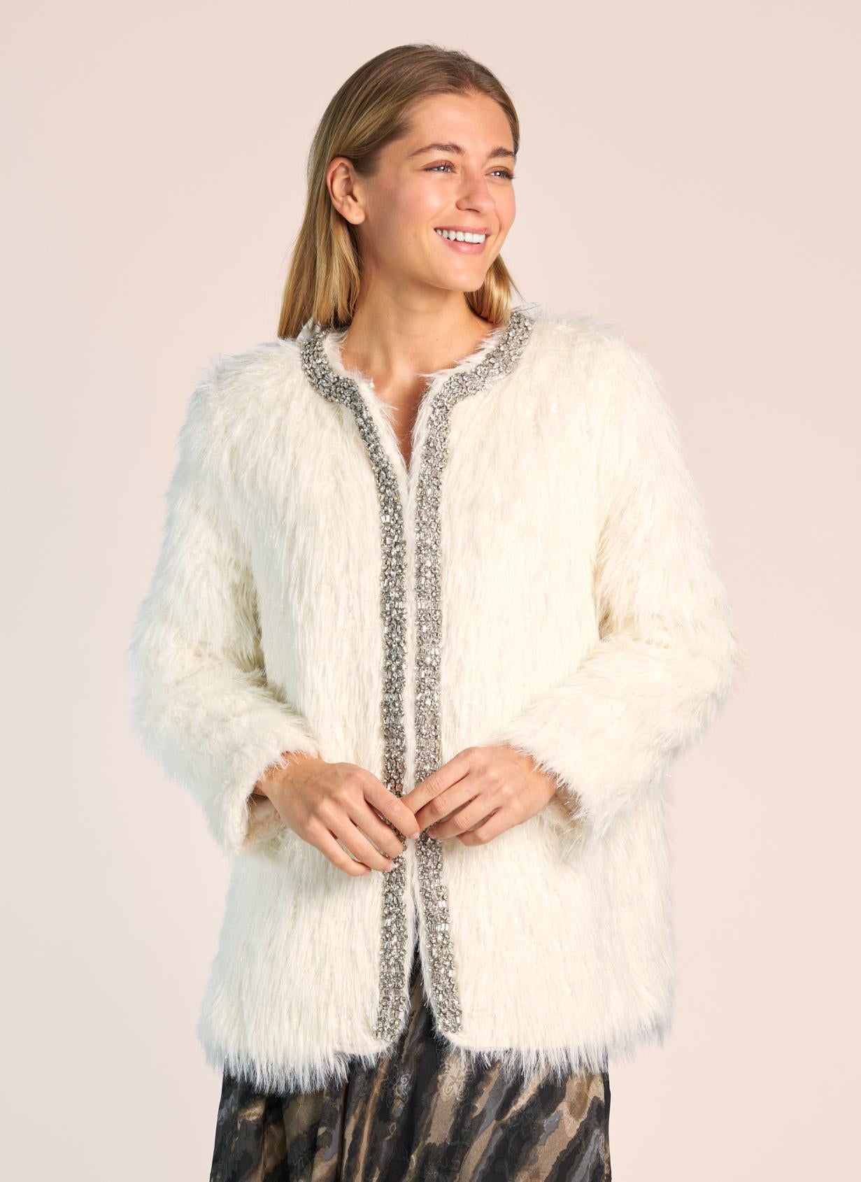 CASACO COM EFEITO DE PELE COM PORMENORES